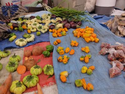 Vente de produits maraîchers dans un marché local au Sénégal © V. Labeyrie, Cirad